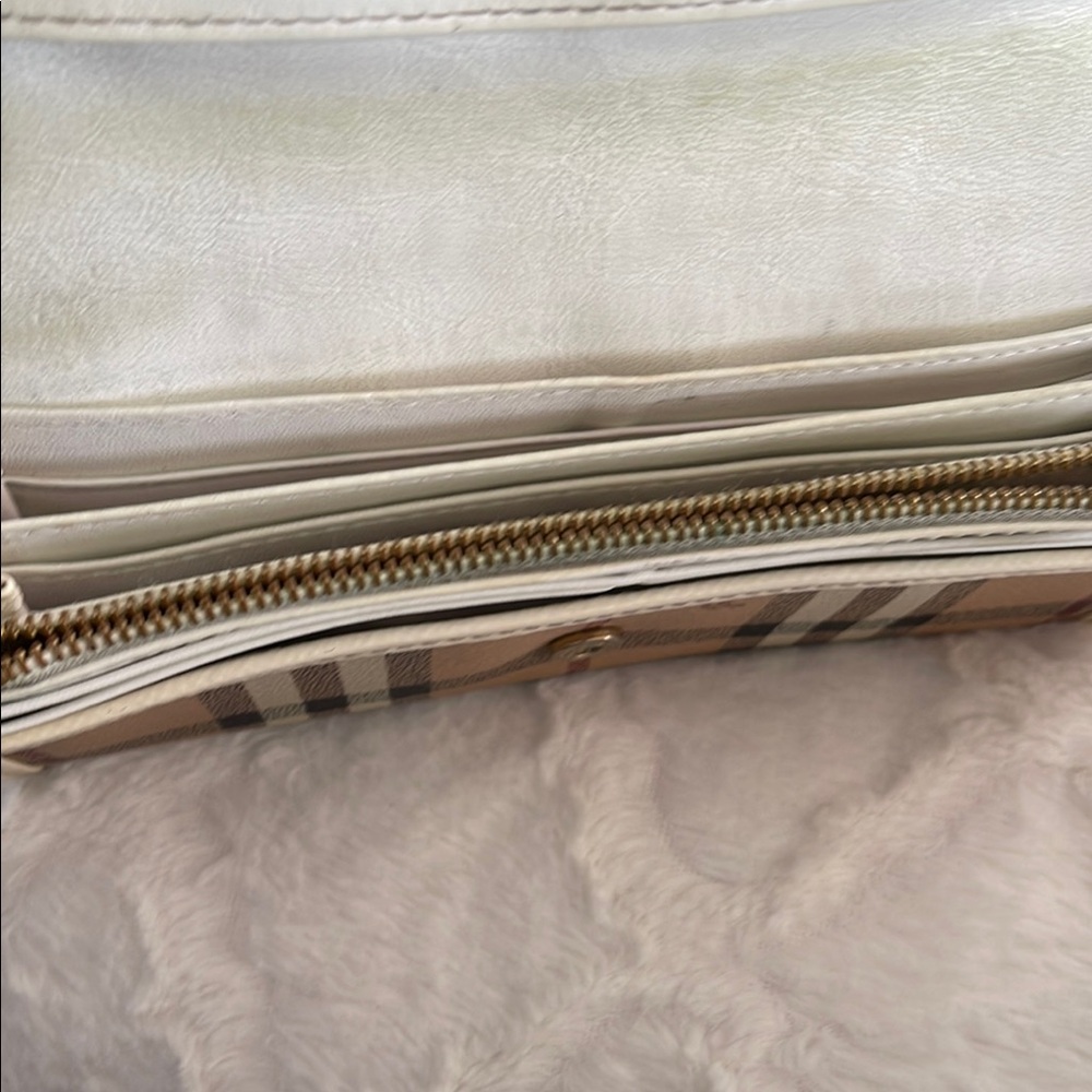 Burberry Haymarket or Porter Nova  Check  Wallet Pre-Loved - Picture 3 of 5